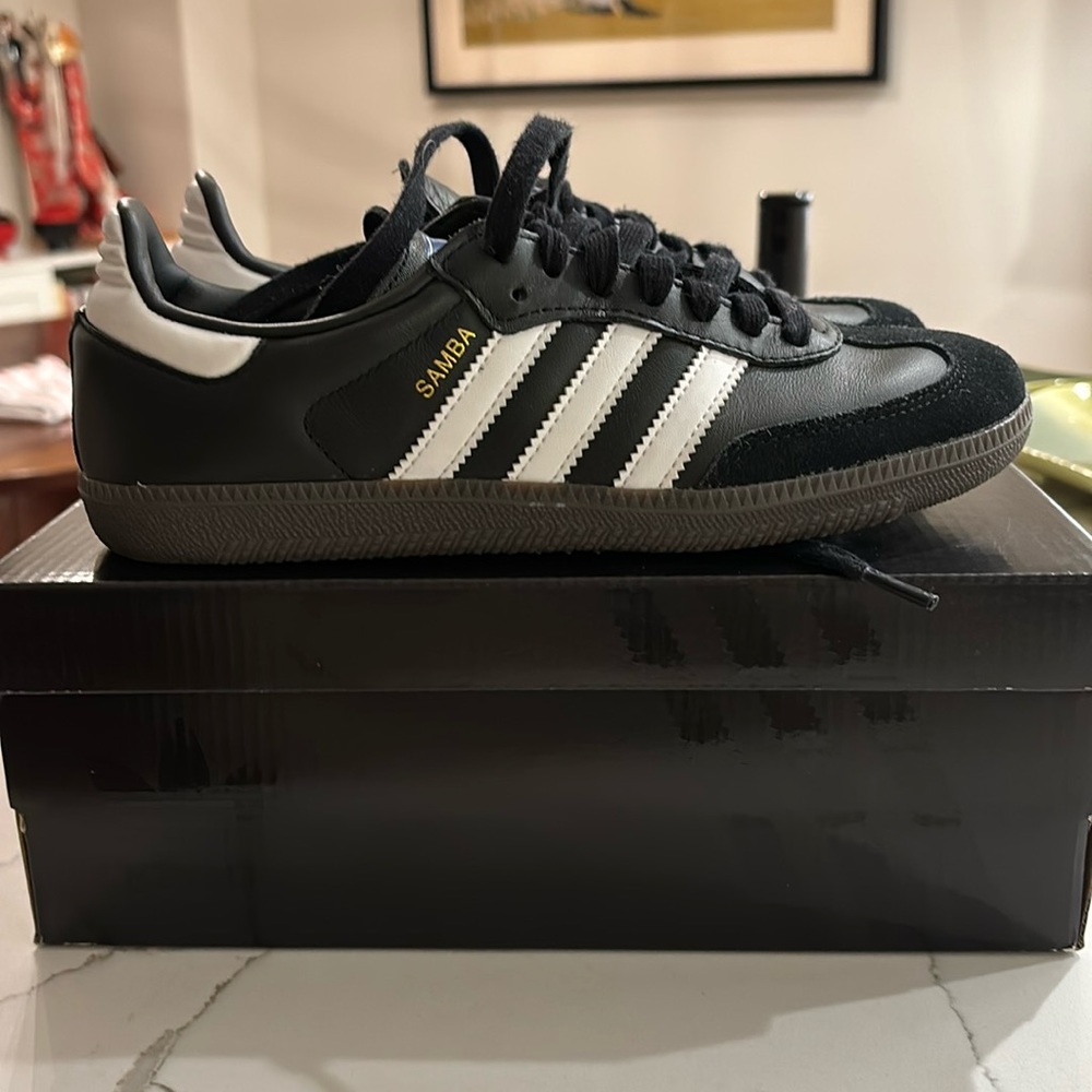 Adidas Samba black/white, men’s size US 5 1/2, fits women’s US 6 1/2.